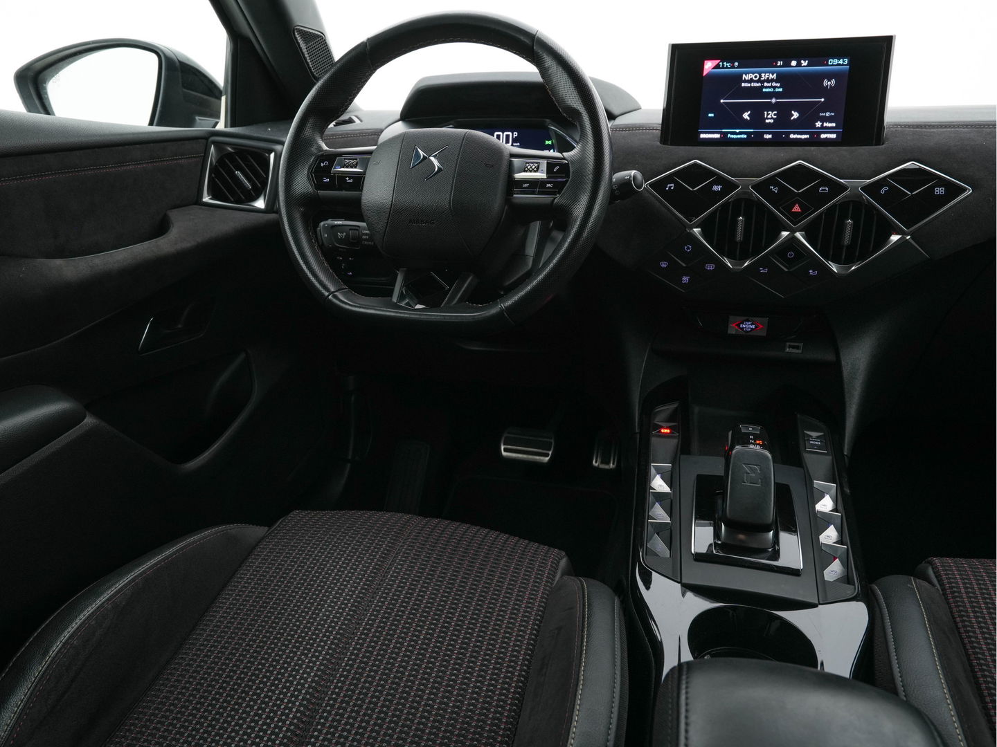 DS DS 3 Crossback E-Tense So Chic Performance-Pack 50 kWh [ 3-Fase ] (INCL-BTW) *LEATHER-MICROFIBRE | DIGI-COCKPIT | SPORT-SEATS | CARPLAY | DAB+ | ECC | LANE-ASSIST | PDC | CCS-FASTLOADER | CRUISE | 17"ALU**