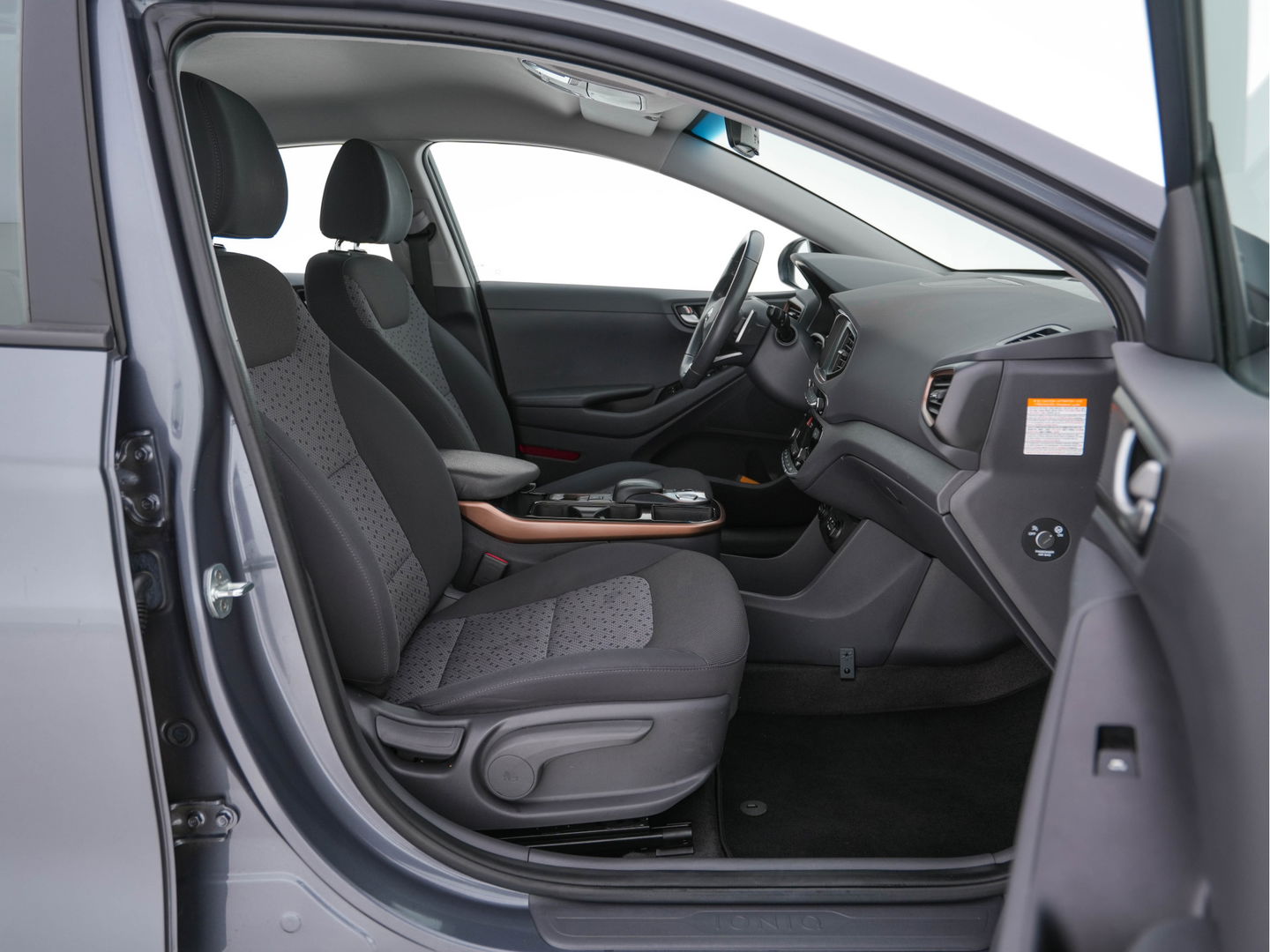 Hyundai IONIQ Comfort EV Aut. *INFINITY-AUDIO | NAVI-FULLMAP | CAMERA | CCS-FASTLOADER | LANE-ASSIST | ADAPTIVE-CRUISE | KEYLESS | SHIFT-PADDLES | VESS | APP.CONNECT |  DAB+ | COMFORT-SEATS | 16"ALU*