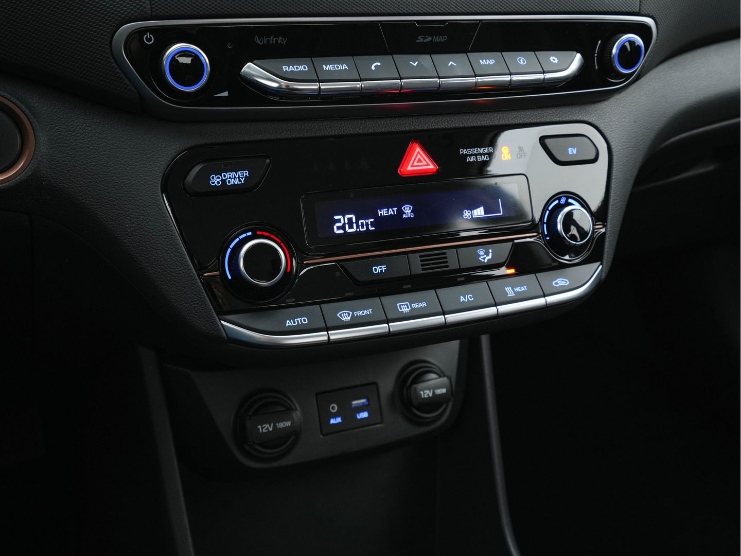 Hyundai IONIQ Comfort EV Aut. *INFINITY-AUDIO | NAVI-FULLMAP | CAMERA | CCS-FASTLOADER | LANE-ASSIST | ADAPTIVE-CRUISE | KEYLESS | SHIFT-PADDLES | VESS | APP.CONNECT |  DAB+ | COMFORT-SEATS | 16"ALU*