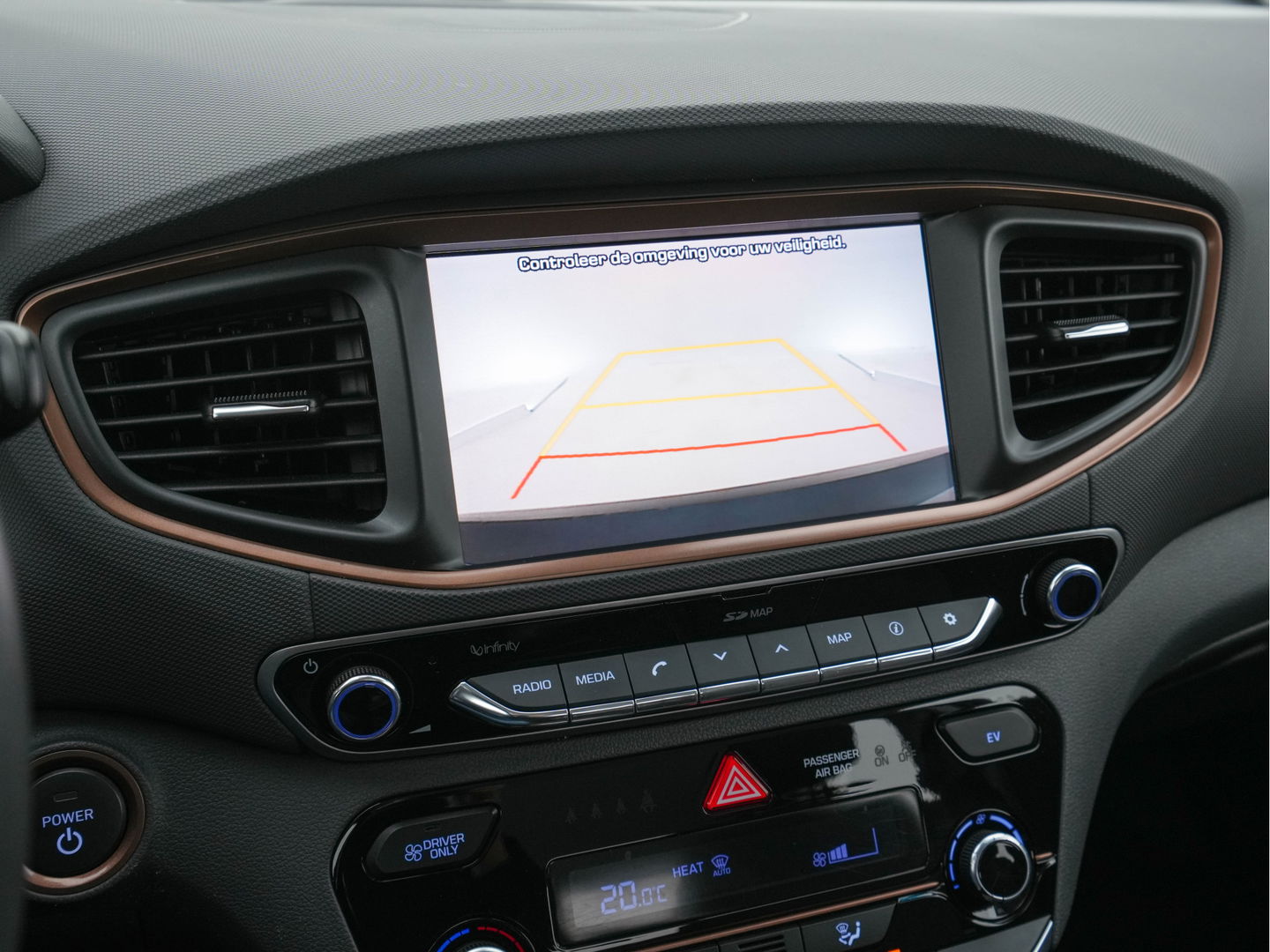 Hyundai IONIQ Comfort EV Aut. *INFINITY-AUDIO | NAVI-FULLMAP | CAMERA | CCS-FASTLOADER | LANE-ASSIST | ADAPTIVE-CRUISE | KEYLESS | SHIFT-PADDLES | VESS | APP.CONNECT |  DAB+ | COMFORT-SEATS | 16"ALU*