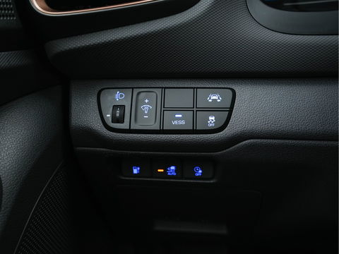 Hyundai IONIQ Comfort EV Aut. *INFINITY-AUDIO | NAVI-FULLMAP | CAMERA | CCS-FASTLOADER | LANE-ASSIST | ADAPTIVE-CRUISE | KEYLESS | SHIFT-PADDLES | VESS | APP.CONNECT |  DAB+ | COMFORT-SEATS | 16"ALU*