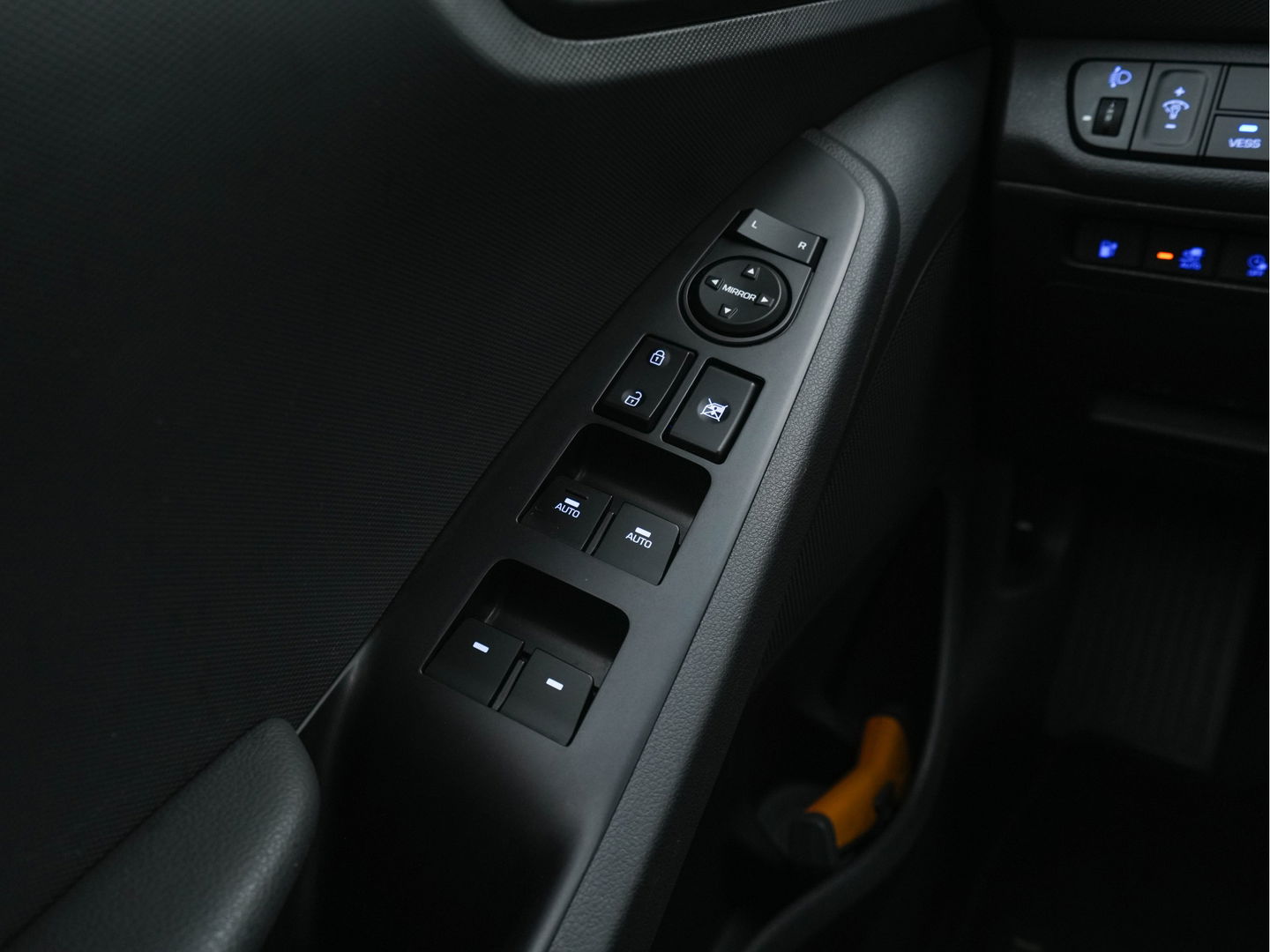 Hyundai IONIQ Comfort EV Aut. *INFINITY-AUDIO | NAVI-FULLMAP | CAMERA | CCS-FASTLOADER | LANE-ASSIST | ADAPTIVE-CRUISE | KEYLESS | SHIFT-PADDLES | VESS | APP.CONNECT |  DAB+ | COMFORT-SEATS | 16"ALU*