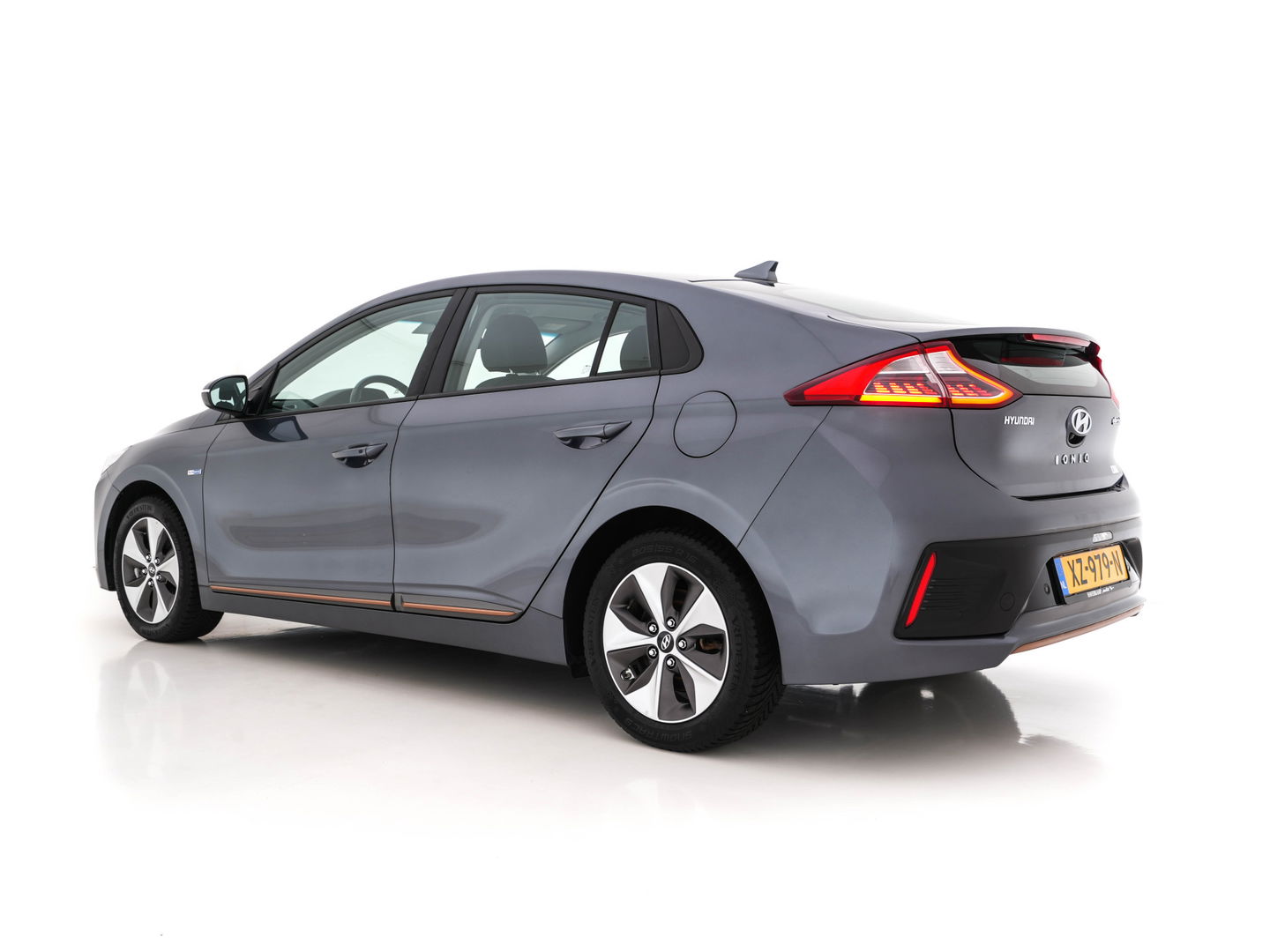 Hyundai IONIQ Comfort EV Aut. *INFINITY-AUDIO | NAVI-FULLMAP | CAMERA | CCS-FASTLOADER | LANE-ASSIST | ADAPTIVE-CRUISE | KEYLESS | SHIFT-PADDLES | VESS | APP.CONNECT |  DAB+ | COMFORT-SEATS | 16"ALU*