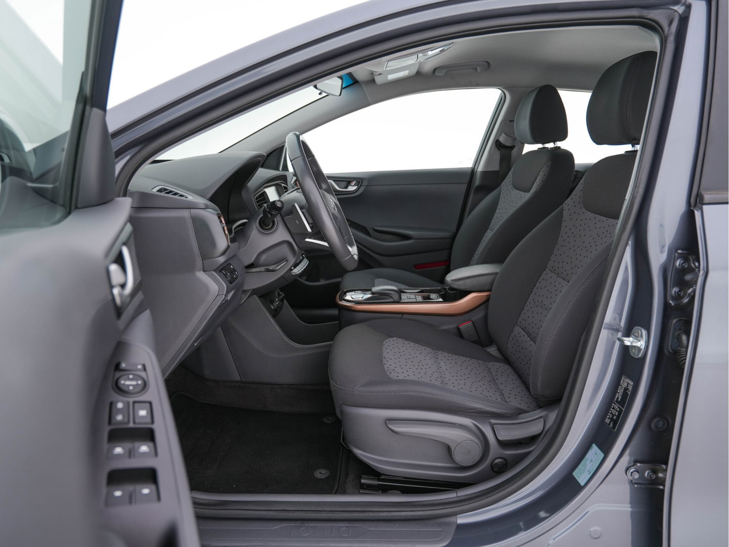 Hyundai IONIQ Comfort EV Aut. *INFINITY-AUDIO | NAVI-FULLMAP | CAMERA | CCS-FASTLOADER | LANE-ASSIST | ADAPTIVE-CRUISE | KEYLESS | SHIFT-PADDLES | VESS | APP.CONNECT |  DAB+ | COMFORT-SEATS | 16"ALU*