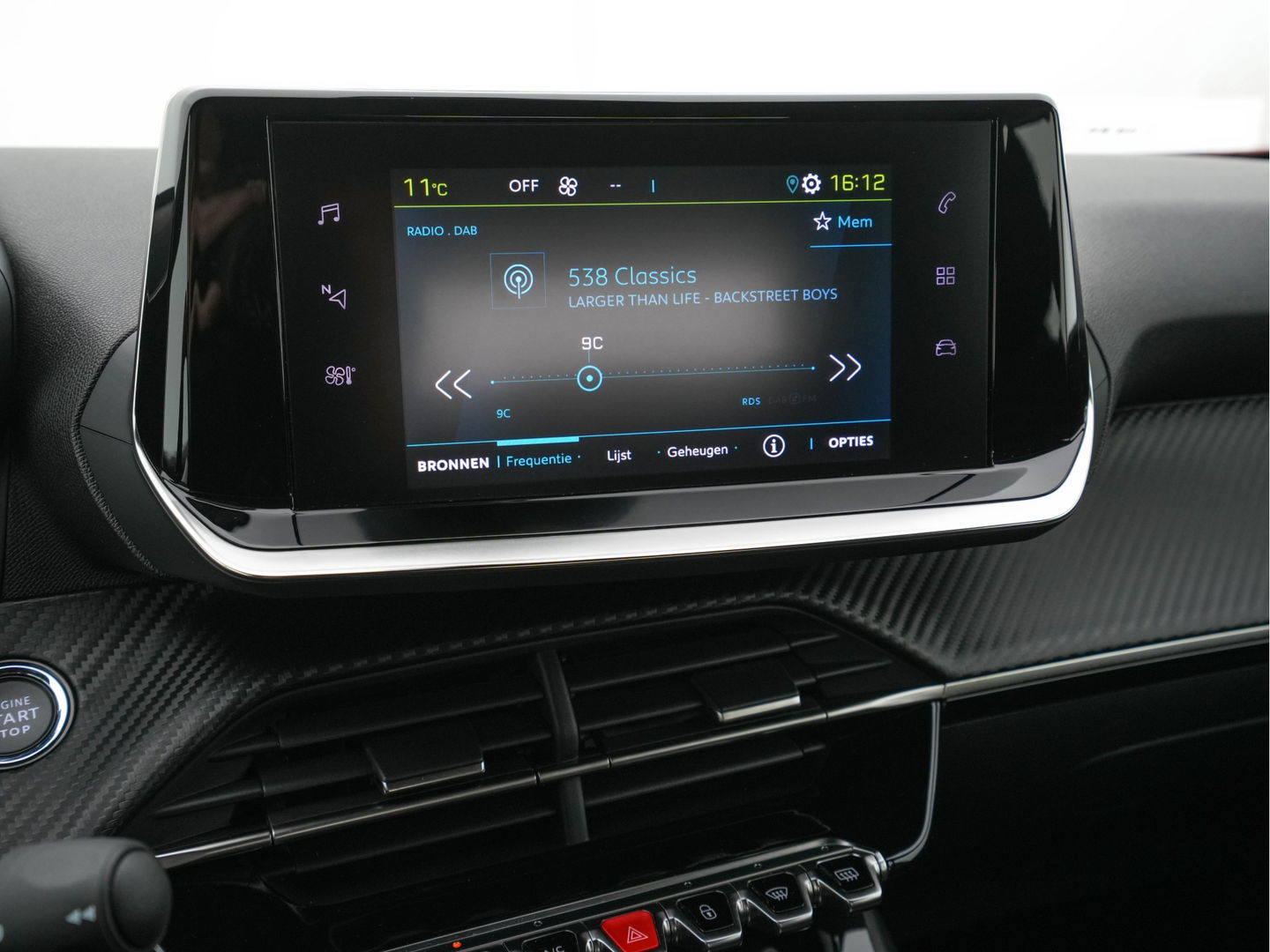 Peugeot e-2008 EV Active Pack 50 kWh [ 3-Fase ] (INCL-BTW) *FULL-LED | CARPLAY | MICROFIBRE-COMFORT-SEATS | CCS-FASTLOADER | KEYLESS | ECC | PDC | CRUISE | DIGI-COCKPIT | LANE-ASSIST | DAB*