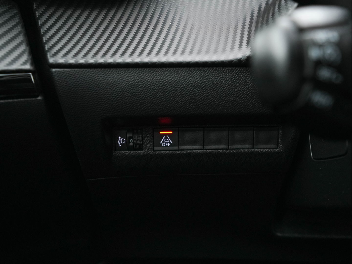 Peugeot e-2008 EV Active Pack 50 kWh [ 3-Fase ] (INCL-BTW) *FULL-LED | CARPLAY | MICROFIBRE-COMFORT-SEATS | CCS-FASTLOADER | KEYLESS | ECC | PDC | CRUISE | DIGI-COCKPIT | LANE-ASSIST | DAB*