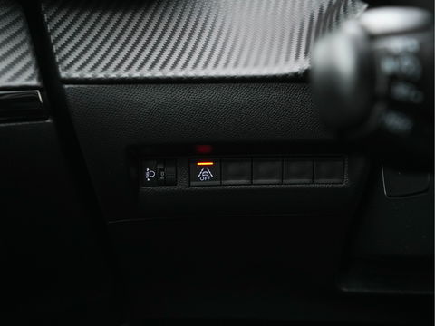 Peugeot e-2008 EV Active Pack 50 kWh [ 3-Fase ] (INCL-BTW) *FULL-LED | CARPLAY | MICROFIBRE-COMFORT-SEATS | CCS-FASTLOADER | KEYLESS | ECC | PDC | CRUISE | DIGI-COCKPIT | LANE-ASSIST | DAB*