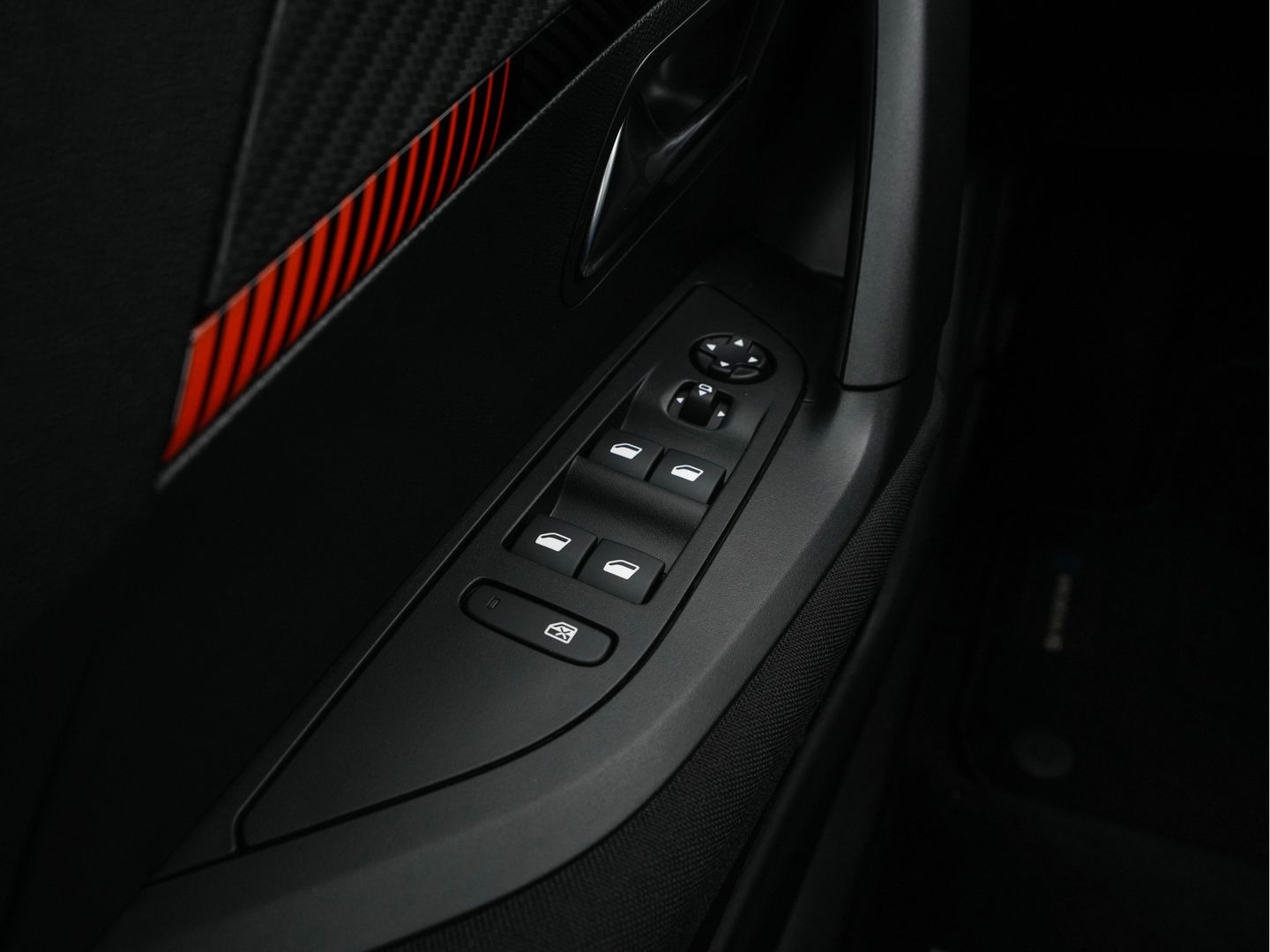 Peugeot e-2008 EV Active Pack 50 kWh [ 3-Fase ] (INCL-BTW) *FULL-LED | CARPLAY | MICROFIBRE-COMFORT-SEATS | CCS-FASTLOADER | KEYLESS | ECC | PDC | CRUISE | DIGI-COCKPIT | LANE-ASSIST | DAB*