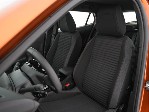 Peugeot e-2008 EV Active Pack 50 kWh [ 3-Fase ] (INCL-BTW) *FULL-LED | CARPLAY | MICROFIBRE-COMFORT-SEATS | CCS-FASTLOADER | KEYLESS | ECC | PDC | CRUISE | DIGI-COCKPIT | LANE-ASSIST | DAB*