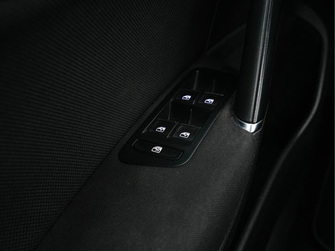 Volkswagen GOLF Variant 2.0 TDI GTD Aut. *PANO | XENON | SPORT-SEATS | ECC | HEATED-SEATS | PARKPILOT | SHIFT-PADDLES |  CRUISE | 18''ALU*