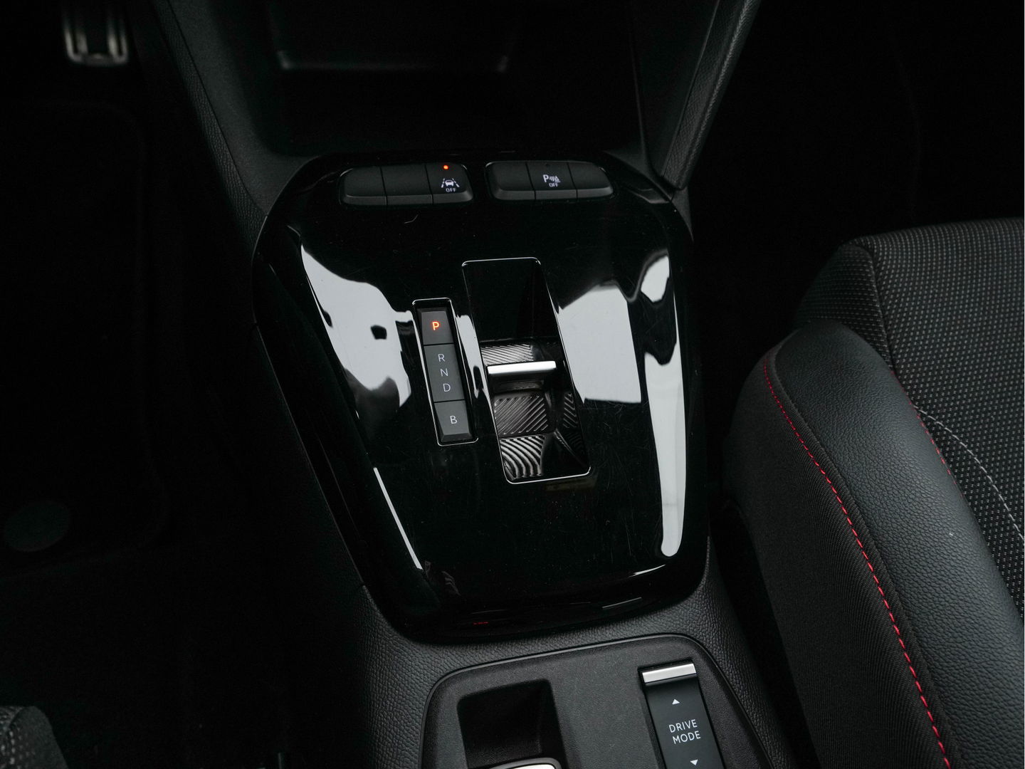 Opel CORSA-E GS Line Bitter-Edition 50 kWh [ 3-Fase ] (INCL-BTW) Aut.* LEATHER-MICROFIBRE | ADAPT.CRUISE | CARPLAY | CCS-FASTLOADER | FULL-LED | SPORT-SEATS | DAB+ | ECC | LANE-ASSIST | CAMERA | PDC | DIGI-COCKPIT | 17 "ALU*