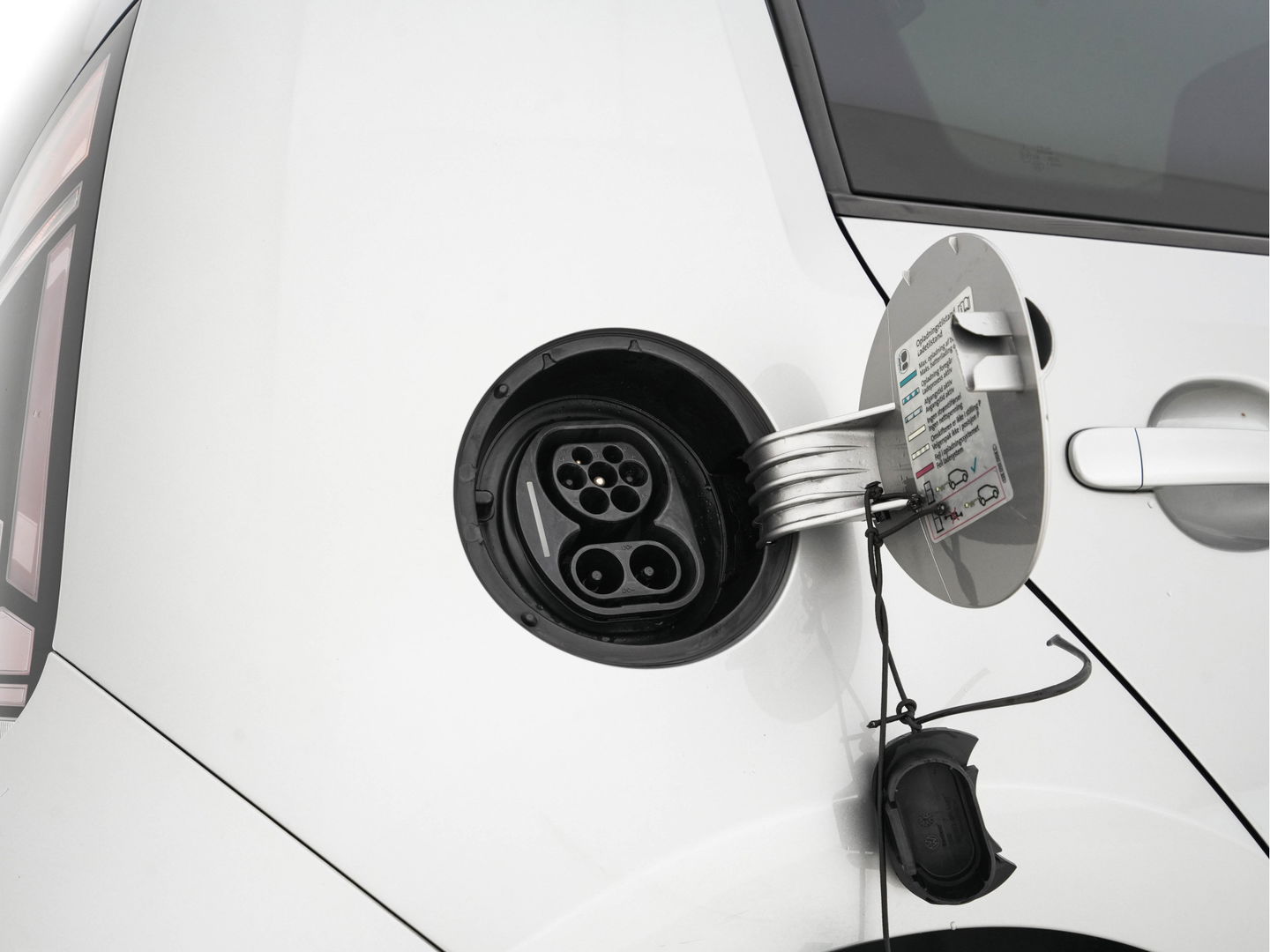Volkswagen e-Up! Aut. *CCS-FASTLOADER | COMFORT-SEATS | AIRCO | HEATED-SEATS | CRUISE | AMBIENT-LIGHT | DAB+ | 15''ALU*