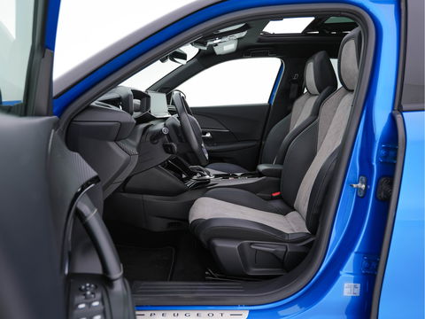 Peugeot e-2008 EV GT 50 kWh (INCL-BTW) Aut. *PANO | ADAPT.CRUISE | DIGI-COCKPIT | FULL-LED | BLIS | KEYLESS | MICROFIBRE-LEATHER | CAMERA | CARPLAY | CCS-FASTLOADER | DAB+ | NAVI-FULLMAP | ECC | PDC | SPORT-SEATS | ...