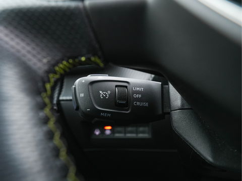 Peugeot e-2008 EV GT 50 kWh (INCL-BTW) Aut. *PANO | ADAPT.CRUISE | DIGI-COCKPIT | FULL-LED | BLIS | KEYLESS | MICROFIBRE-LEATHER | CAMERA | CARPLAY | CCS-FASTLOADER | DAB+ | NAVI-FULLMAP | ECC | PDC | SPORT-SEATS | ...