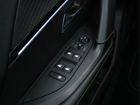 Peugeot e-2008 EV GT 50 kWh (INCL-BTW) Aut. *PANO | ADAPT.CRUISE | DIGI-COCKPIT | FULL-LED | BLIS | KEYLESS | MICROFIBRE-LEATHER | CAMERA | CARPLAY | CCS-FASTLOADER | DAB+ | NAVI-FULLMAP | ECC | PDC | SPORT-SEATS | ...