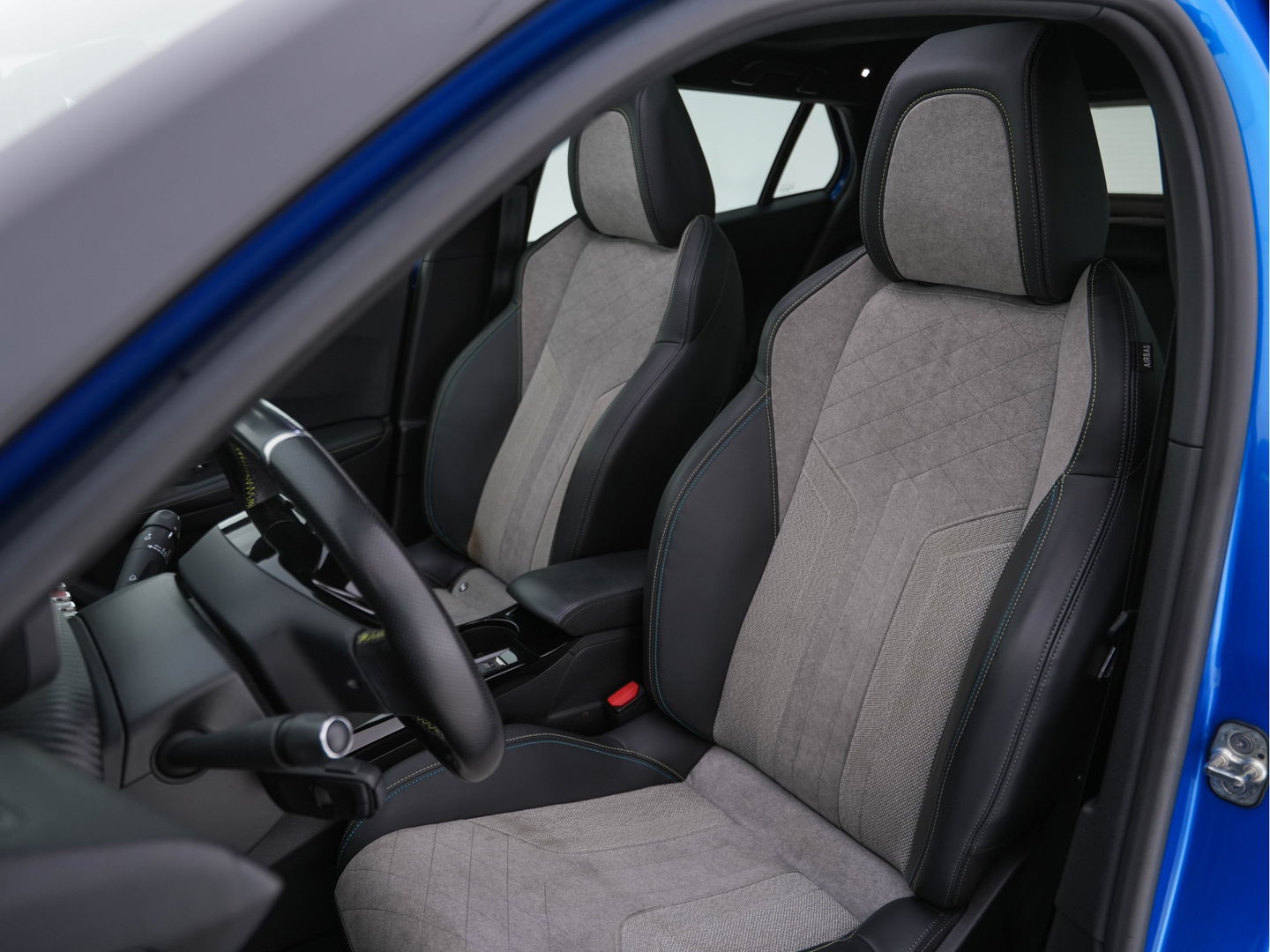 Peugeot e-2008 EV GT 50 kWh (INCL-BTW) Aut. *PANO | ADAPT.CRUISE | DIGI-COCKPIT | FULL-LED | BLIS | KEYLESS | MICROFIBRE-LEATHER | CAMERA | CARPLAY | CCS-FASTLOADER | DAB+ | NAVI-FULLMAP | ECC | PDC | SPORT-SEATS | ...