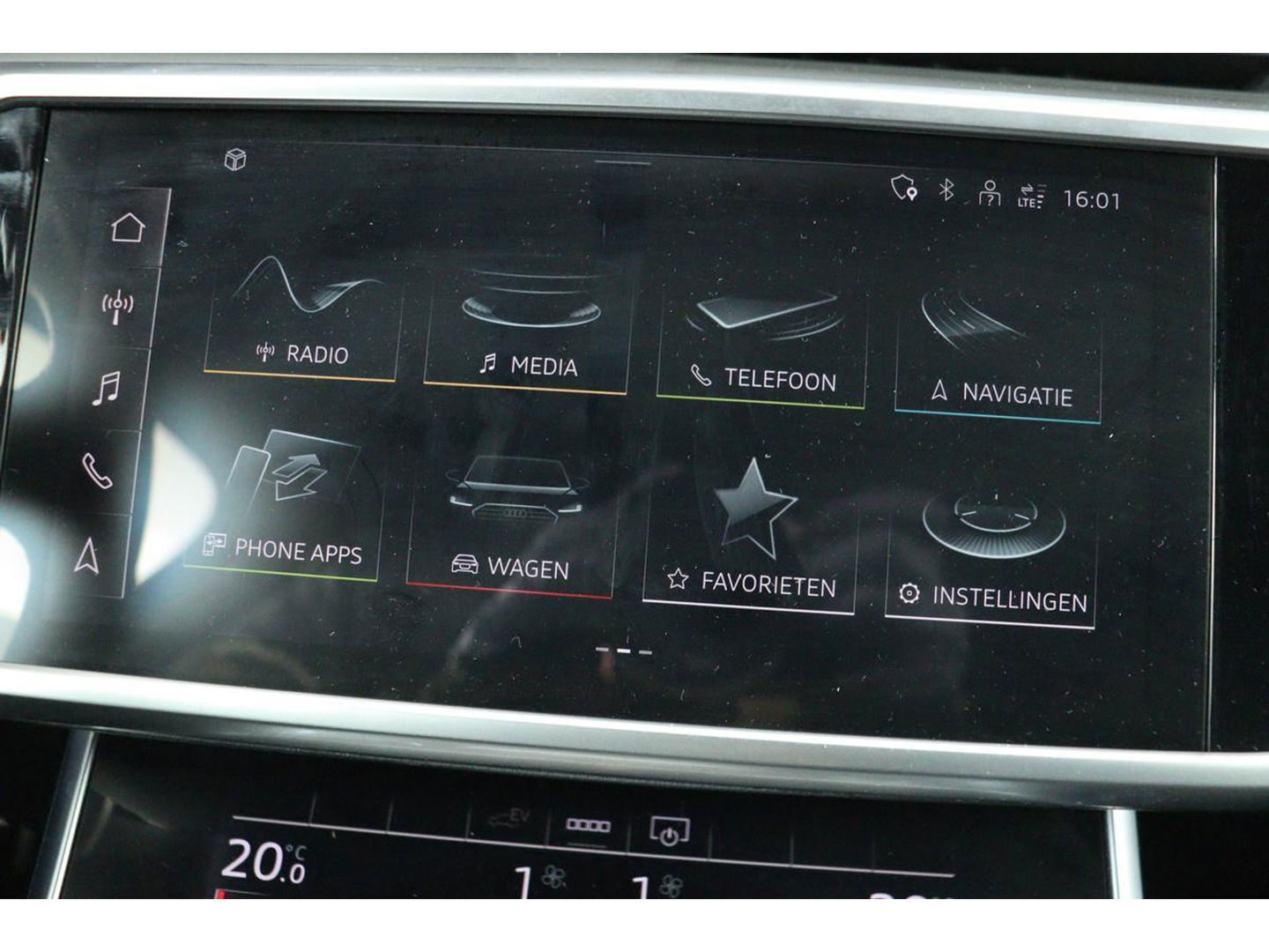 Audi A6 55 TFSIe S Line | 367pk | Trekhaak | Stoel & stuurverwarming | Adaptive cruise | Camera | Matrix LED | Carplay | Sportstoelen | Half leder | Navigatie
