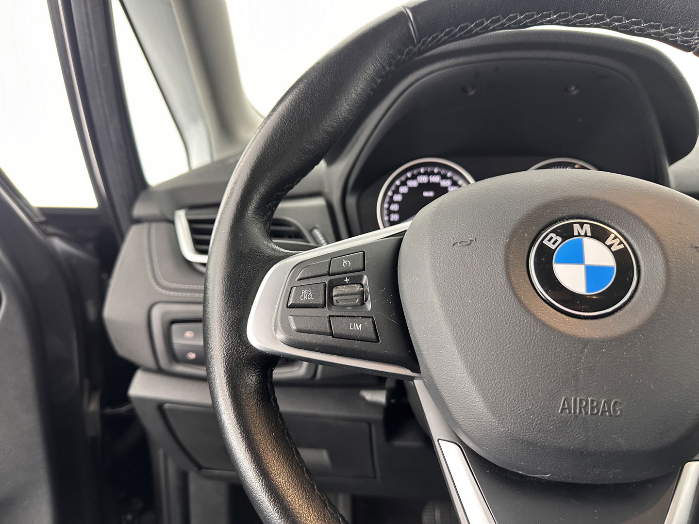 BMW 2 Serie Active Tourer 218d Executive Edition Sport-Line Aut. *HEAD-UP | FULL-LED | LEATHER-MICROFIBRE  | AMBIENT-LIGHT | CAMERA | NAVI-FULLMAP | SPORT-SEATS | ECC | PDC | CRUISE | 17''ALU*