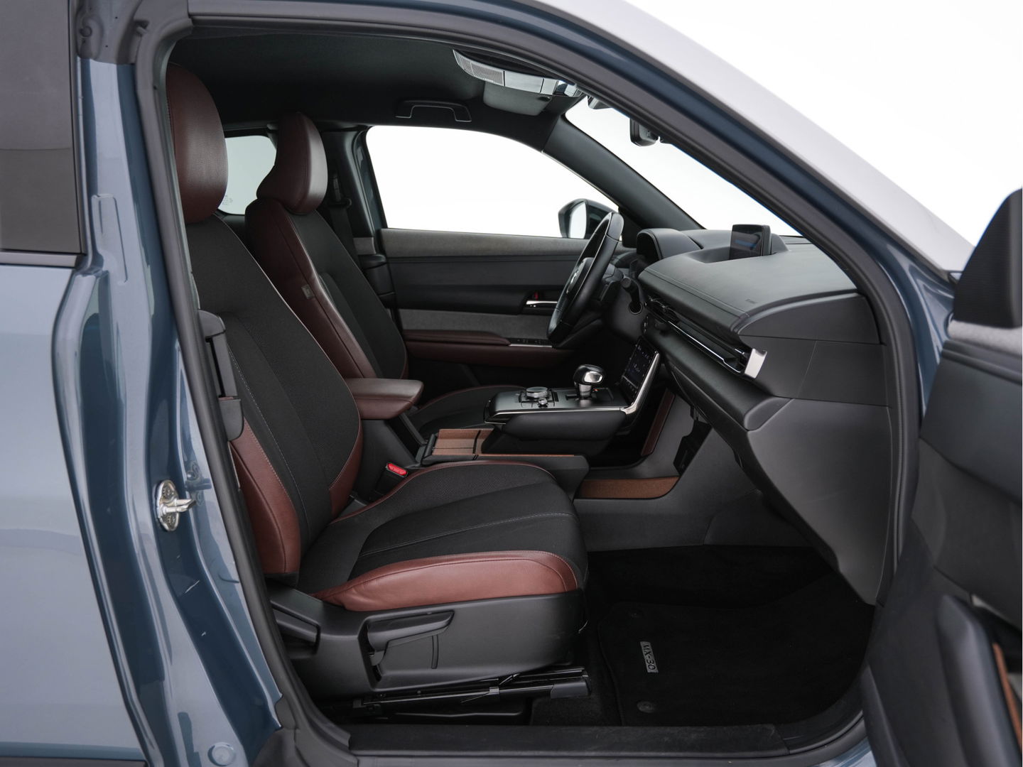 Mazda MX-30 e-SkyActiv 145 First Edition 36 kWh (INCL-BTW) *ADAPT.-CRUISE | HEAD-UP | FULL-LED | NAVI-FULLMAP | LEATHER-MICROFIBRE | CCS-FASTLOADER | KEYLESS | BLIND-SPOT | CAMERA | DIGI-COCKPIT | MEMORY-PACK | SHIFT-PADDLES | ...