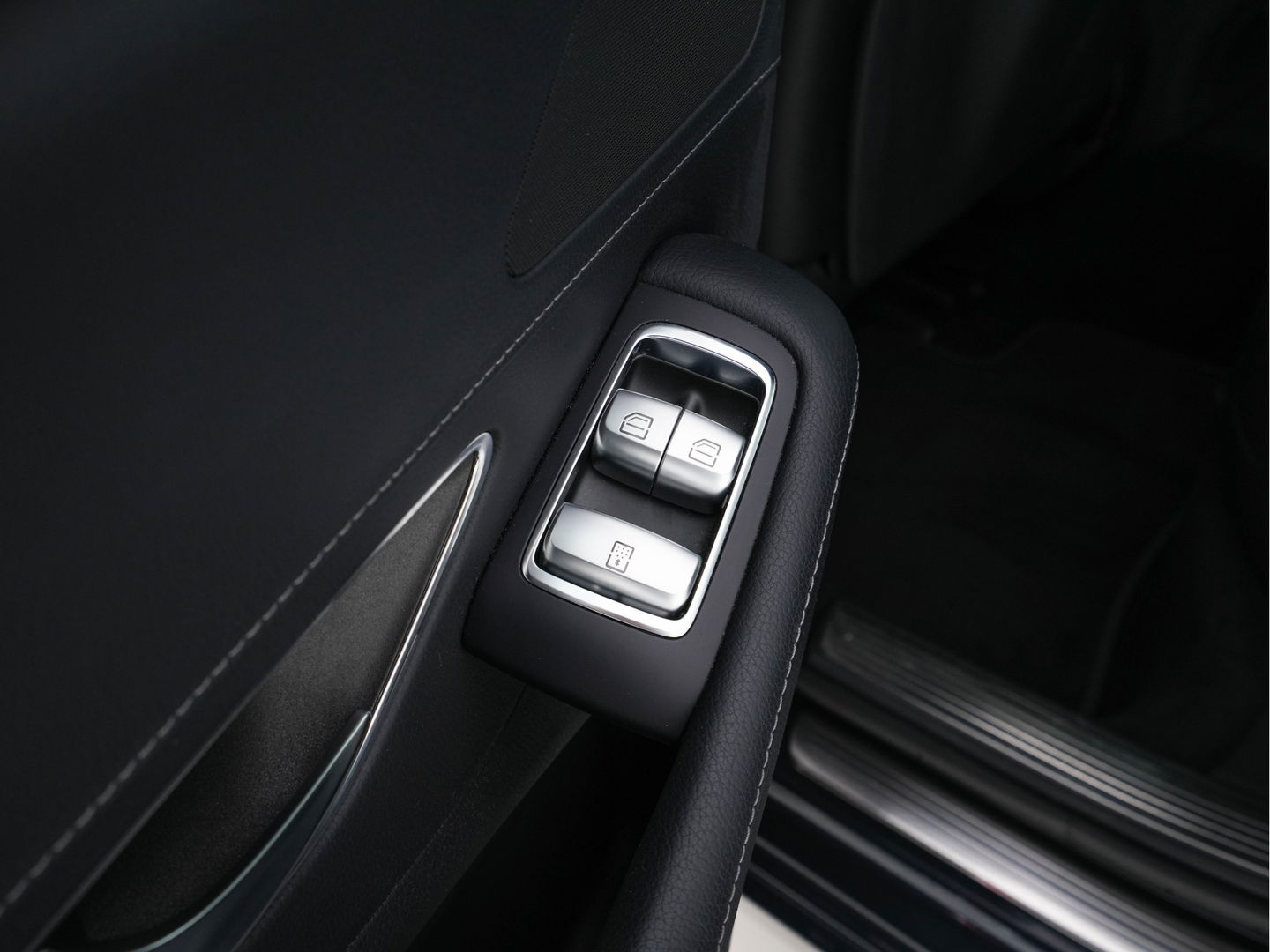 Mercedes-Benz S-Klasse 350d 4Matic Aut. *PANO | DISTRONIC | FULL-LEATHER | FULL-LED | BLINDSPOT | MEMORY-PACK | WIDE-SCREEN-DIGI-COCKPIT | AIR-SUSPENSION | AMBIENT-LIGHT | CAMERA | TOPVIEW | ECC | COMFORT-SEATS | 19''ALU....