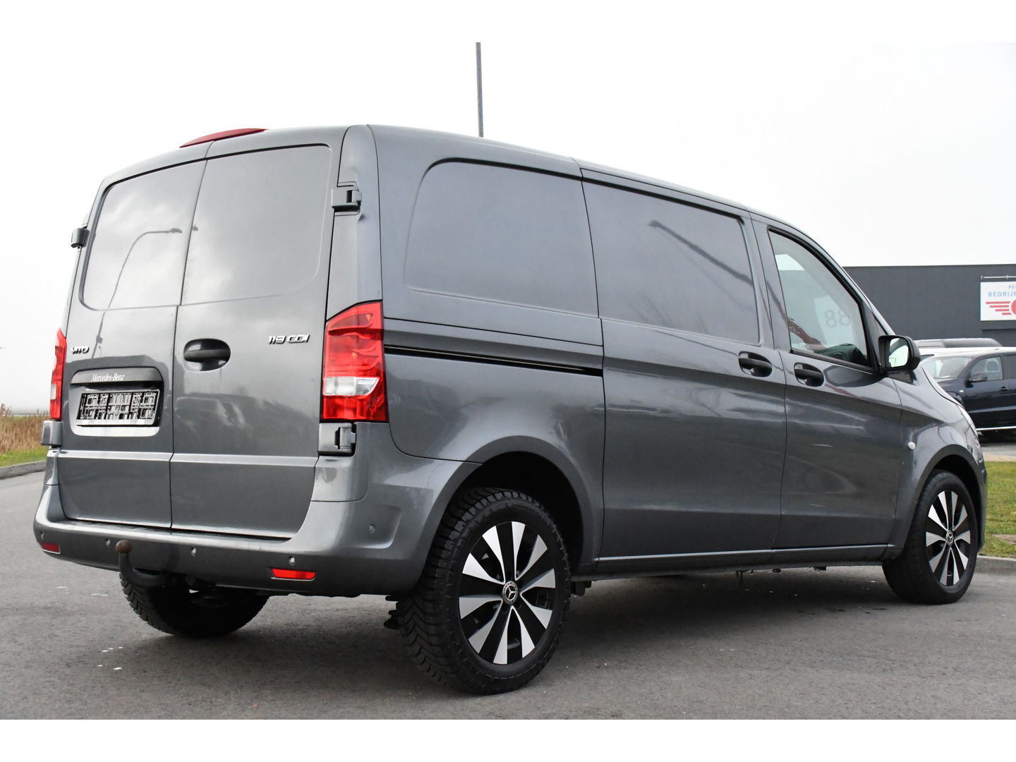Mercedes-Benz Vito 119 CDI PB Edition Adaptieve Cruise, Camera, 190PK, LED, Carplay, 2 x Schuifdeur, Automaat, Leder, Uniek!