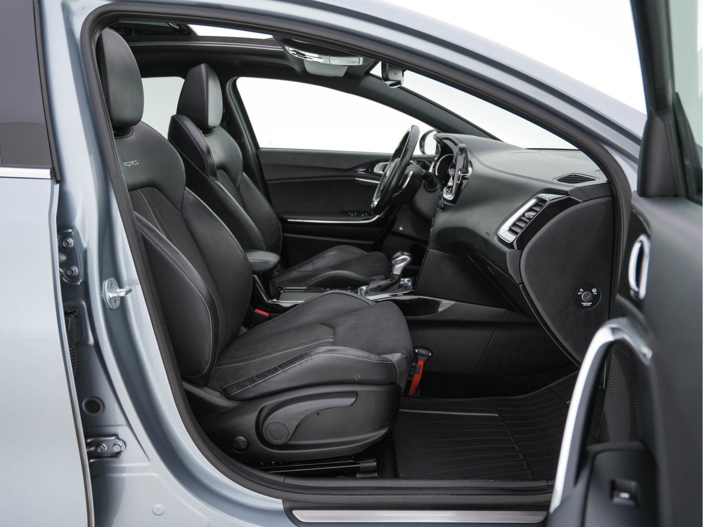 Kia ProCeed 1.6 CRDi GT-PlusLine-Sportpack Aut. *PANO | JBL-AUDIO | FULL-LED | LEATHER-ALCANTARA | KEYLESS | MEMORY-PACK | ADAPTIVE-CRUISE | CAMERA | LANE-ASSIST | SPORT-SEATS | NAVI-FULLMAP | SHIFT-PADDLES | DAB+ | TOWBAR | 18''ALU*
