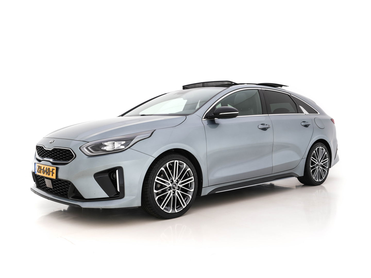 Kia ProCeed 1.6 CRDi GT-PlusLine-Sportpack Aut. *PANO | JBL-AUDIO | FULL-LED | LEATHER-ALCANTARA | KEYLESS | MEMORY-PACK | ADAPTIVE-CRUISE | CAMERA | LANE-ASSIST | SPORT-SEATS | NAVI-FULLMAP | SHIFT-PADDLES | DAB+ | TOWBAR | 18''ALU*