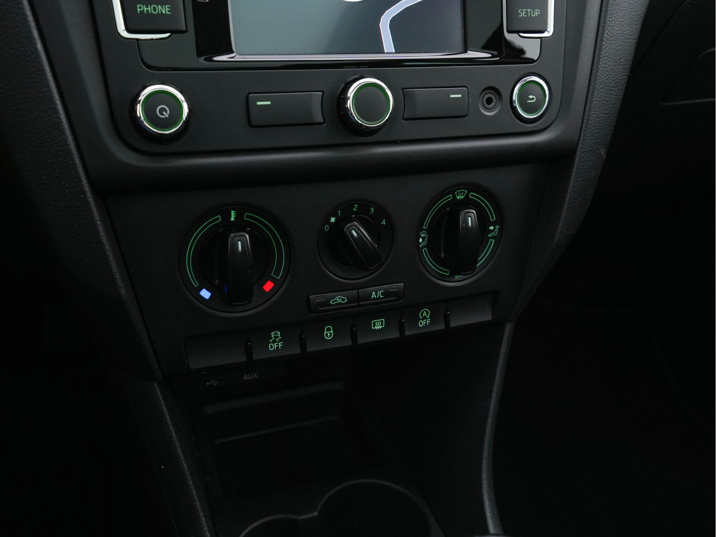 Škoda Rapid Spaceback 1.2 TSI Greentech Ambition Businessline Style-Pack *PANO | NAVI-FULLMAP | AMUNDSEN-AUDIO | AIRCO | CRUISE | PDC | TOWBAR | COMFORT-SEATS | 16''ALU*