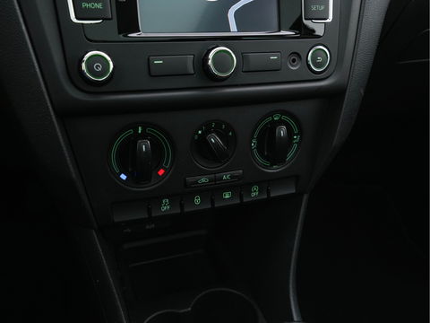 Škoda Rapid Spaceback 1.2 TSI Greentech Ambition Businessline Style-Pack *PANO | NAVI-FULLMAP | AMUNDSEN-AUDIO | AIRCO | CRUISE | PDC | TOWBAR | COMFORT-SEATS | 16''ALU*
