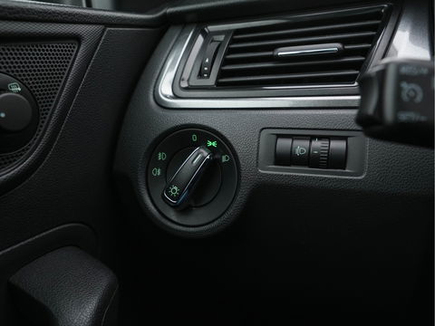 Škoda Rapid Spaceback 1.2 TSI Greentech Ambition Businessline Style-Pack *PANO | NAVI-FULLMAP | AMUNDSEN-AUDIO | AIRCO | CRUISE | PDC | TOWBAR | COMFORT-SEATS | 16''ALU*