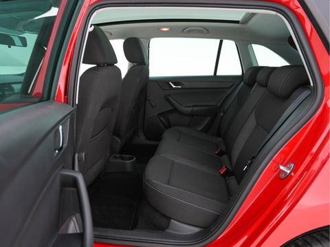 Škoda Rapid Spaceback 1.2 TSI Greentech Ambition Businessline Style-Pack *PANO | NAVI-FULLMAP | AMUNDSEN-AUDIO | AIRCO | CRUISE | PDC | TOWBAR | COMFORT-SEATS | 16''ALU*