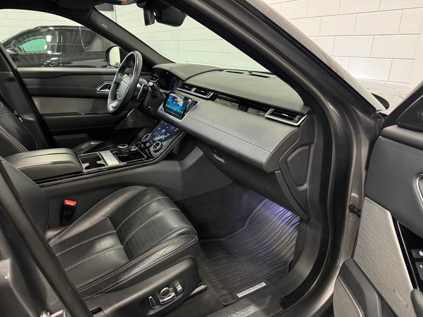 Land Rover Range Rover Velar 2.0 P250 Turbo AWD R-Dynamic HSE