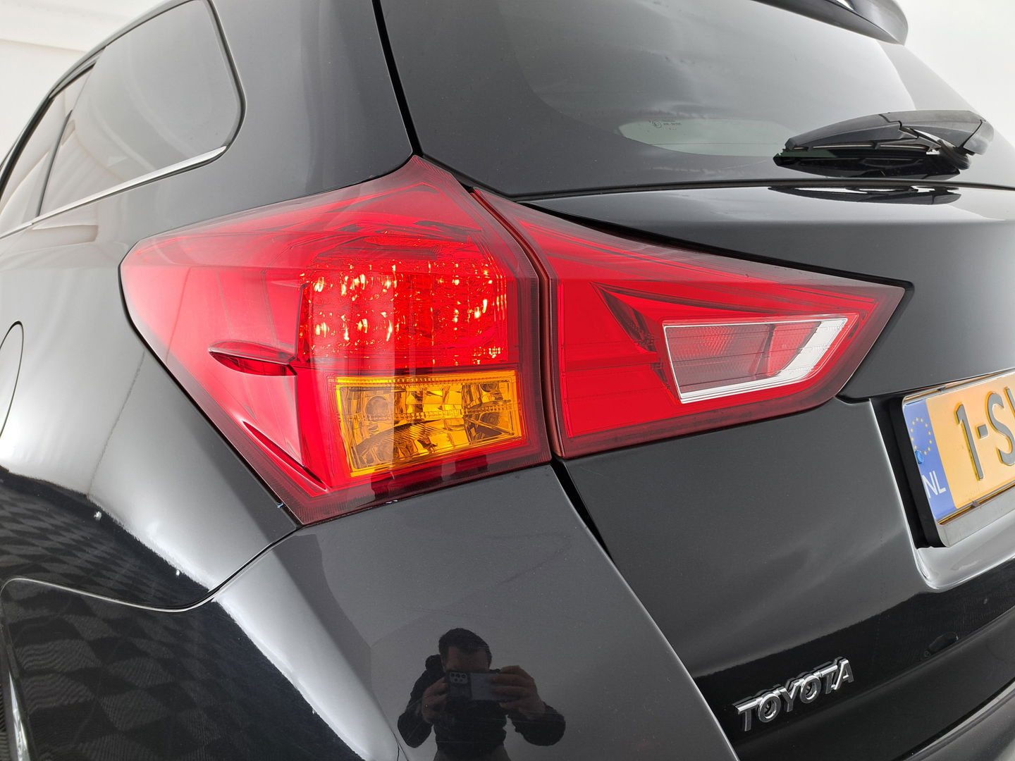 Toyota Auris Touring Sports 1.8 Hybrid Lease Aut. *PANO | NAVI-FULLMAP | KEYLESS | CAMERA | COMFORT-SEATS | ECC | PDC | CRUISE | TOWBAR | 16''ALU*