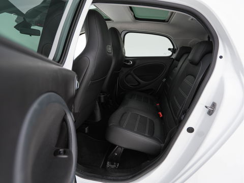 Smart Forfour EQ Business Solution Cool&Media-Pack 18 kWh [ 3-Fase ] (INCL-BTW) *PANO | FULL-LEATHER | NAVI-FULLMAP | CAMERA | AIRCO | SPORT-SEATS | AMBIENT-LIGHT | DAB | HEATED-SEATS | 16''ALU*