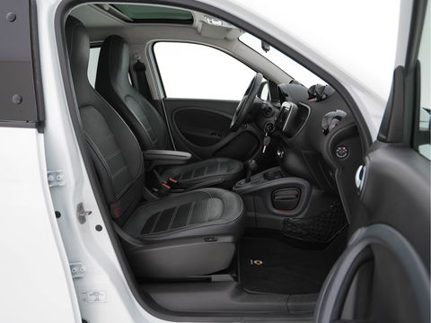 Smart Forfour EQ Business Solution Cool&Media-Pack 18 kWh [ 3-Fase ] (INCL-BTW) *PANO | FULL-LEATHER | NAVI-FULLMAP | CAMERA | AIRCO | SPORT-SEATS | AMBIENT-LIGHT | DAB | HEATED-SEATS | 16''ALU*