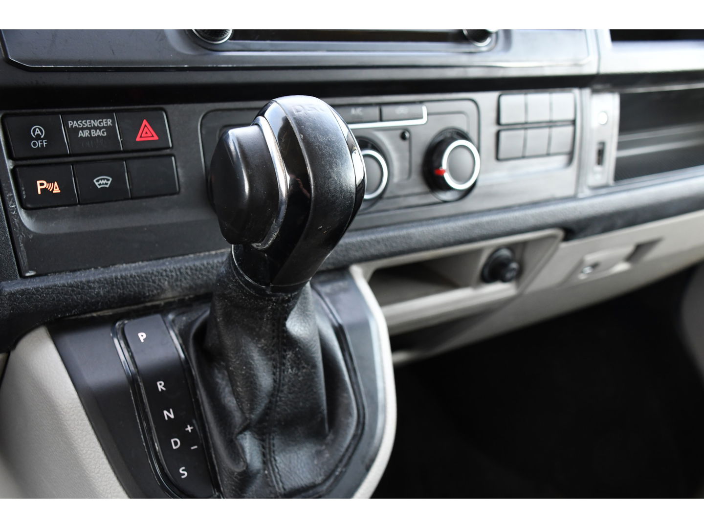 Volkswagen Transporter 2.0 TDI L2H1 Highline Cruise, 150PK, Sensoren, NAVI, Automaat, Voorruit verwarming, Multimedia, Uniek!