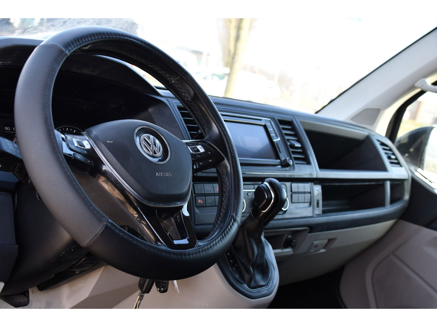 Volkswagen Transporter 2.0 TDI L2H1 Highline Cruise, 150PK, Sensoren, NAVI, Automaat, Voorruit verwarming, Multimedia, Uniek!