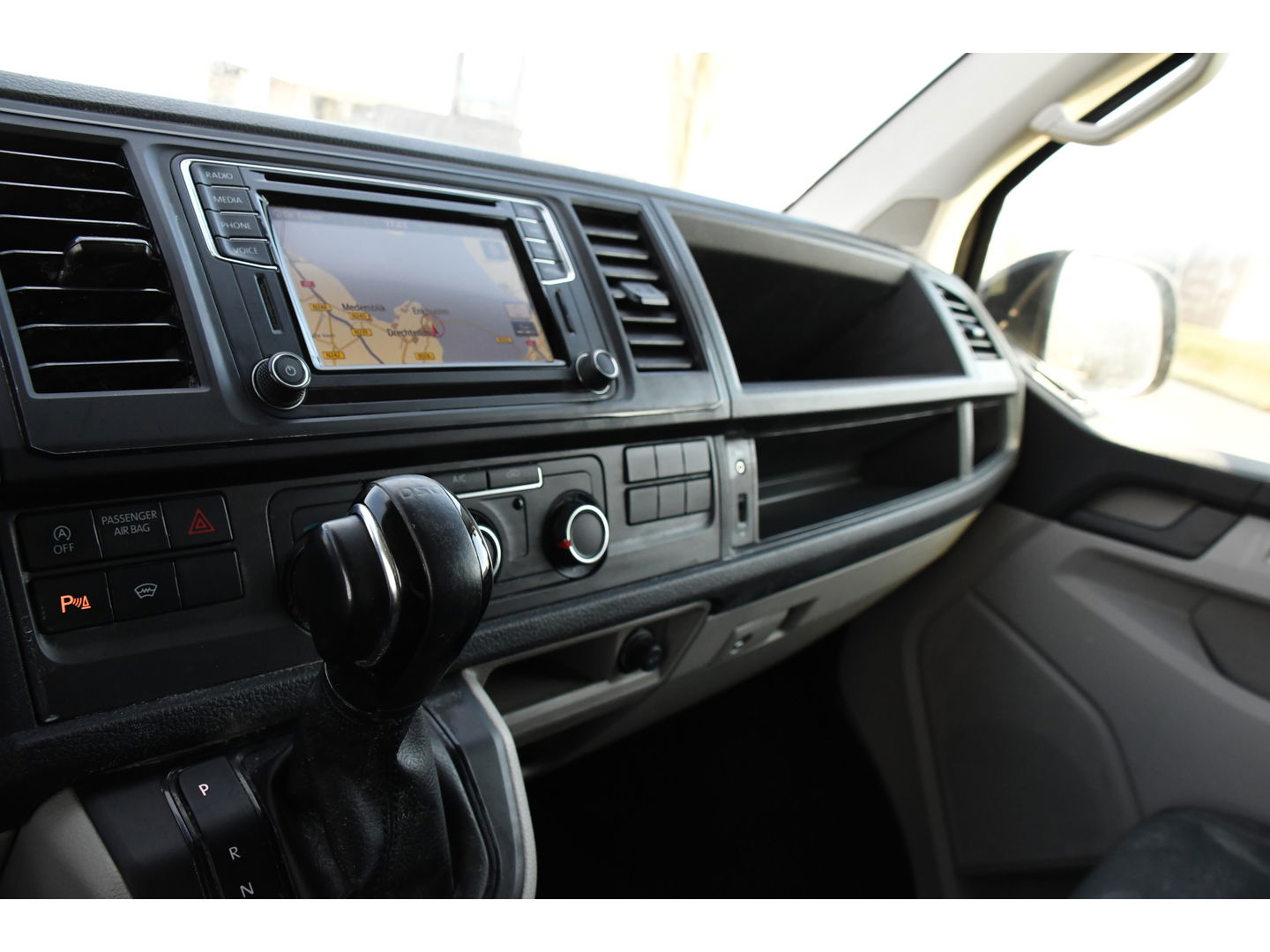 Volkswagen Transporter 2.0 TDI L2H1 Highline Cruise, 150PK, Sensoren, NAVI, Automaat, Voorruit verwarming, Multimedia, Uniek!