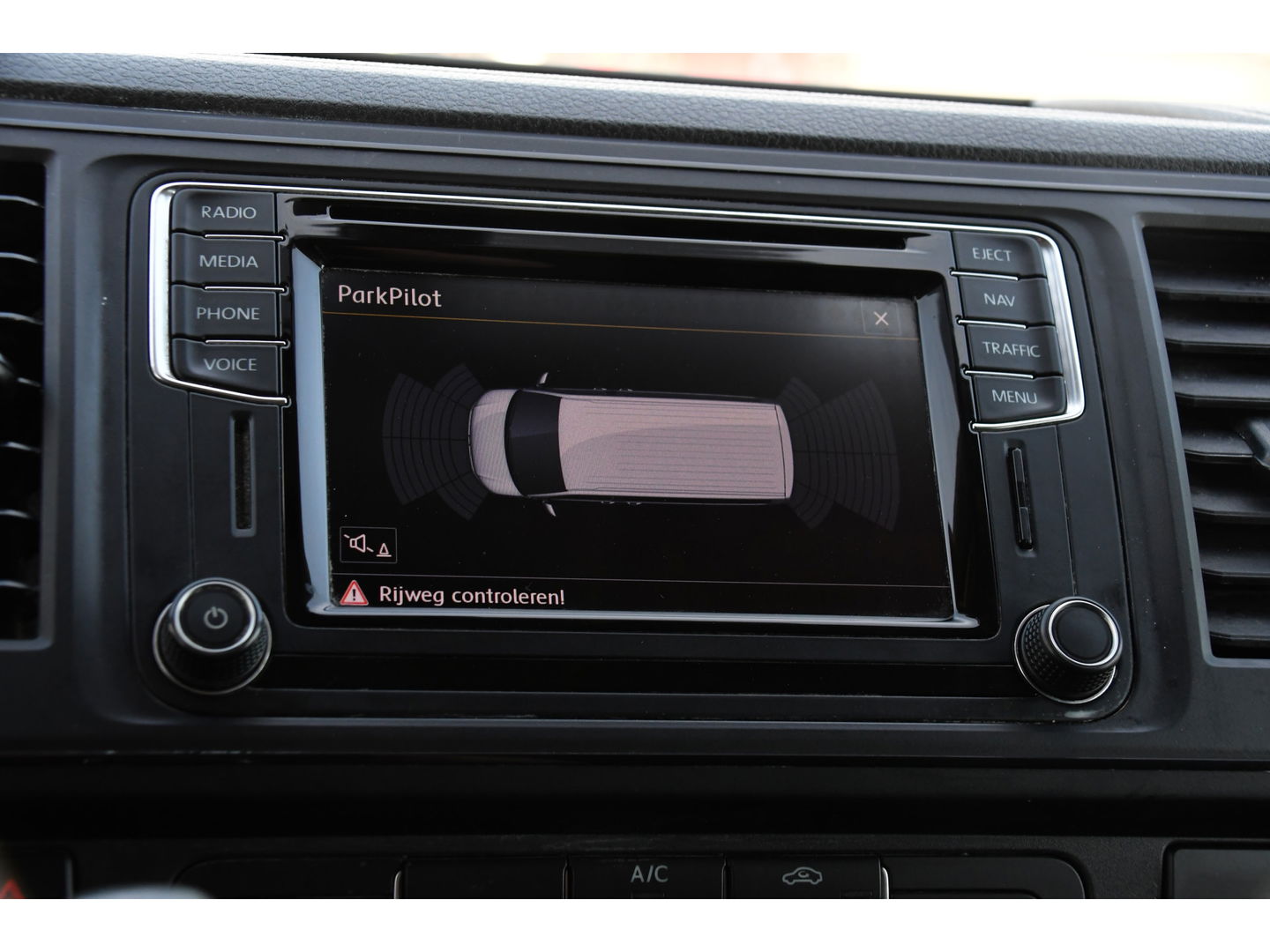 Volkswagen Transporter 2.0 TDI L2H1 Highline Cruise, 150PK, Sensoren, NAVI, Automaat, Voorruit verwarming, Multimedia, Uniek!