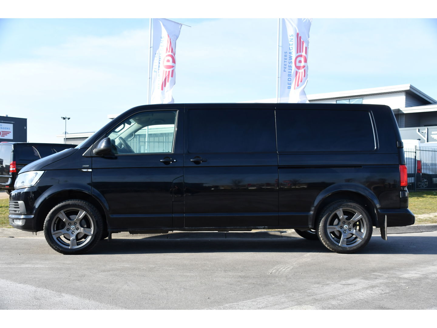 Volkswagen Transporter 2.0 TDI L2H1 Highline Cruise, 150PK, Sensoren, NAVI, Automaat, Voorruit verwarming, Multimedia, Uniek!