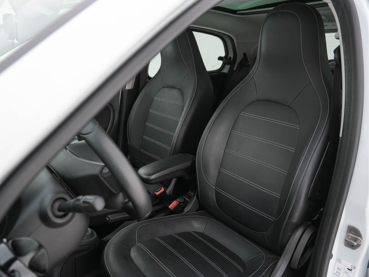 Smart Forfour EQ Business Solution Cool&Media-Pack 18 kWh [ 3-Fase ] (INCL-BTW) *PANO | FULL-LEATHER | NAVI-FULLMAP | CAMERA | AIRCO | SPORT-SEATS | AMBIENT-LIGHT | DAB | HEATED-SEATS | 16''ALU*
