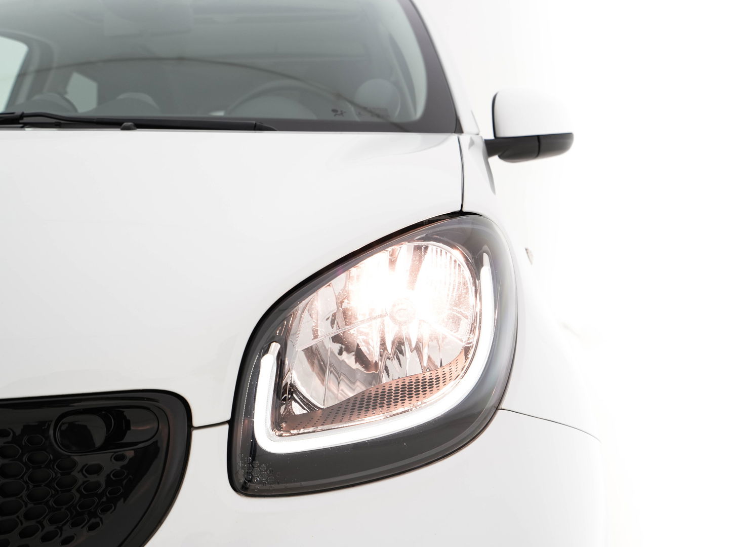 Smart Forfour EQ Business Solution Cool&Media-Pack 18 kWh [ 3-Fase ] (INCL-BTW) *PANO | FULL-LEATHER | NAVI-FULLMAP | CAMERA | AIRCO | SPORT-SEATS | AMBIENT-LIGHT | DAB | HEATED-SEATS | 16''ALU*