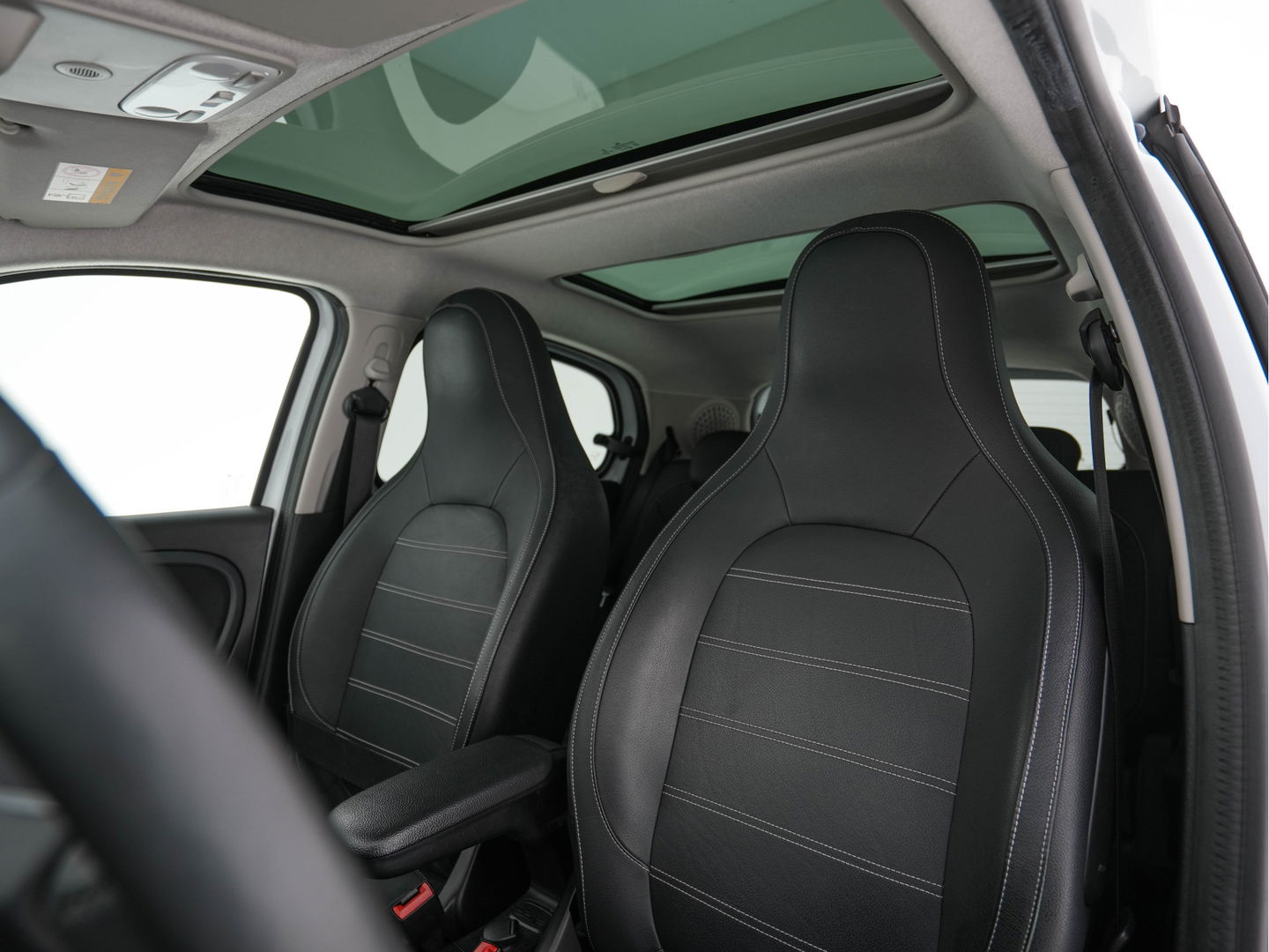 Smart Forfour EQ Business Solution Cool&Media-Pack 18 kWh [ 3-Fase ] (INCL-BTW) *PANO | FULL-LEATHER | NAVI-FULLMAP | CAMERA | AIRCO | SPORT-SEATS | AMBIENT-LIGHT | DAB | HEATED-SEATS | 16''ALU*
