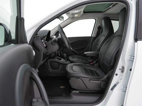 Smart Forfour EQ Business Solution Cool&Media-Pack 18 kWh [ 3-Fase ] (INCL-BTW) *PANO | FULL-LEATHER | NAVI-FULLMAP | CAMERA | AIRCO | SPORT-SEATS | AMBIENT-LIGHT | DAB | HEATED-SEATS | 16''ALU*