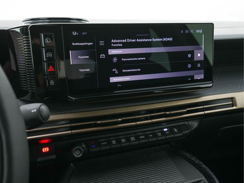 Lancia Ypsilon LX 51 kWh Gold [ 3-Fase ] (INCL-BTW) Aut. *HEATPUMP | LEATHER-VELOURS | FULL-LED | ADAPT.CRUISE | CAMERA | DIGI-COCKPIT | CARPLAY | LANE-ASSIST | BLINDSPOT | KEYLESS | COMFORT-SEATS | DAB | 17"ALU*