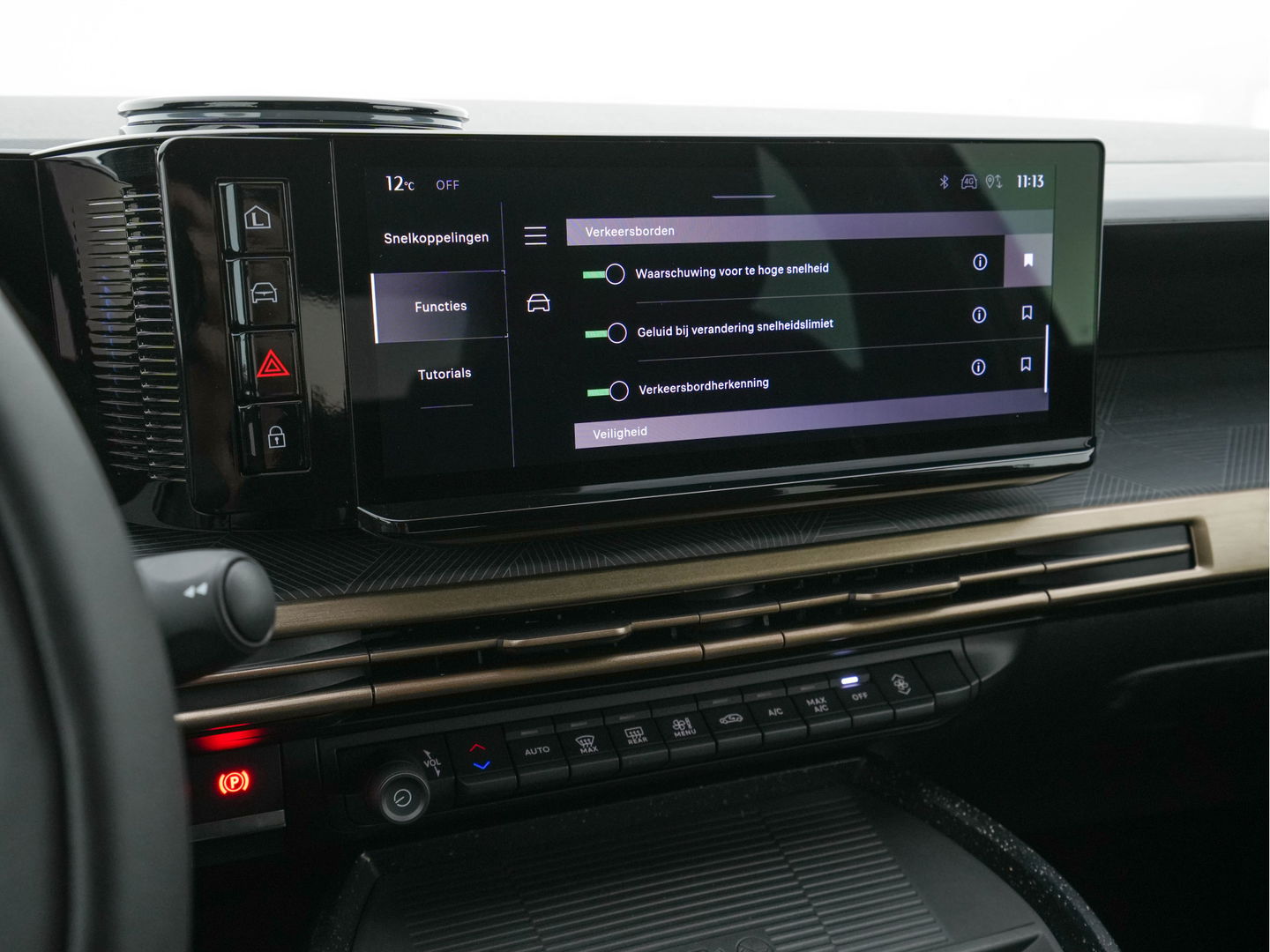 Lancia Ypsilon LX 51 kWh Gold [ 3-Fase ] (INCL-BTW) Aut. *HEATPUMP | LEATHER-VELOURS | FULL-LED | ADAPT.CRUISE | CAMERA | DIGI-COCKPIT | CARPLAY | LANE-ASSIST | BLINDSPOT | KEYLESS | COMFORT-SEATS | DAB | 17"ALU*