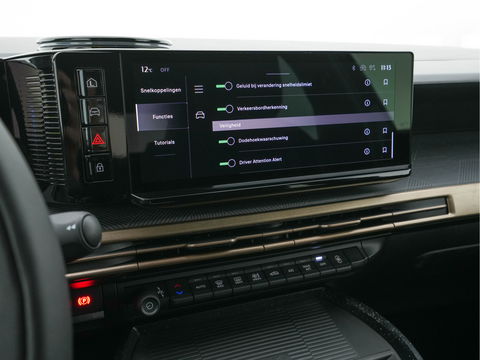 Lancia Ypsilon LX 51 kWh Gold [ 3-Fase ] (INCL-BTW) Aut. *HEATPUMP | LEATHER-VELOURS | FULL-LED | ADAPT.CRUISE | CAMERA | DIGI-COCKPIT | CARPLAY | LANE-ASSIST | BLINDSPOT | KEYLESS | COMFORT-SEATS | DAB | 17"ALU*