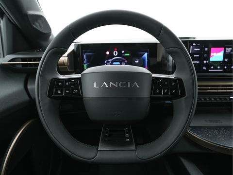 Lancia Ypsilon LX 51 kWh Gold [ 3-Fase ] (INCL-BTW) Aut. *HEATPUMP | LEATHER-VELOURS | FULL-LED | ADAPT.CRUISE | CAMERA | DIGI-COCKPIT | CARPLAY | LANE-ASSIST | BLINDSPOT | KEYLESS | COMFORT-SEATS | DAB | 17"ALU*