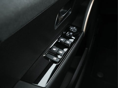 Lancia Ypsilon LX 51 kWh Gold [ 3-Fase ] (INCL-BTW) Aut. *HEATPUMP | LEATHER-VELOURS | FULL-LED | ADAPT.CRUISE | CAMERA | DIGI-COCKPIT | CARPLAY | LANE-ASSIST | BLINDSPOT | KEYLESS | COMFORT-SEATS | DAB | 17"ALU*