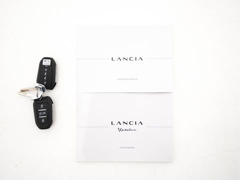 Lancia Ypsilon LX 51 kWh Gold [ 3-Fase ] (INCL-BTW) Aut. *HEATPUMP | LEATHER-VELOURS | FULL-LED | ADAPT.CRUISE | CAMERA | DIGI-COCKPIT | CARPLAY | LANE-ASSIST | BLINDSPOT | KEYLESS | COMFORT-SEATS | DAB | 17"ALU*